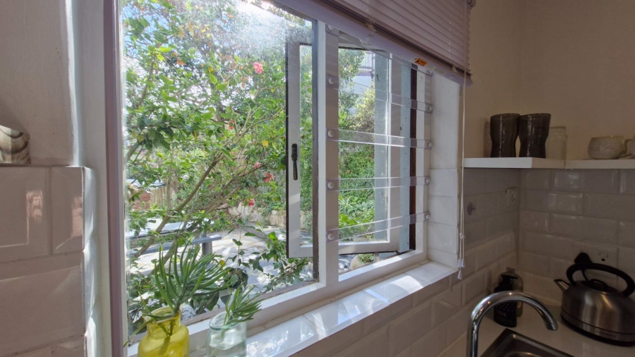 To Let 1 Bedroom Property for Rent in Clovelly Western Cape